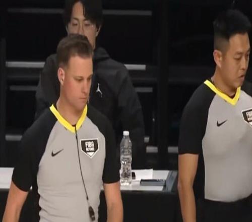 人民日報大贊中國男籃！FIBA官方提問誰是中日之戰最佳還真敢提
