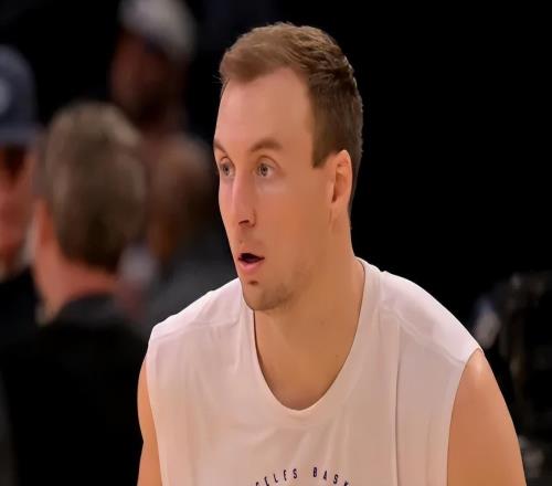 湖人惜敗太陽4壞消息!艾頓+里弗斯低迷,肯納德無球權,防守大空