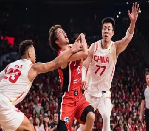 中國(guó)男籃逆轉(zhuǎn)日本原因：下半場(chǎng)棄用張鎮(zhèn)麟成關(guān)鍵，他全場(chǎng)0數(shù)據(jù)！