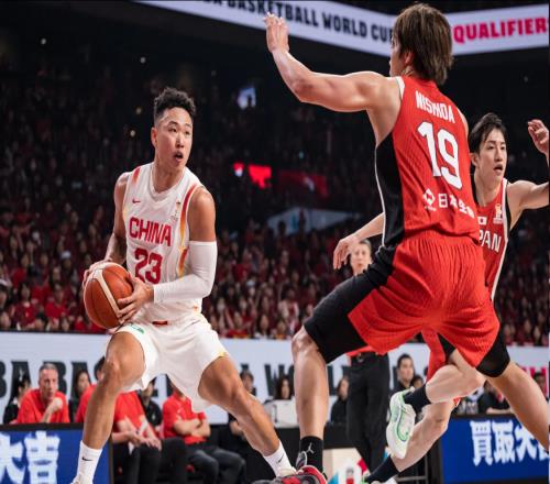 命中3記三分,正負值全隊第1,楊鳴:他是中國男籃贏球最大功臣