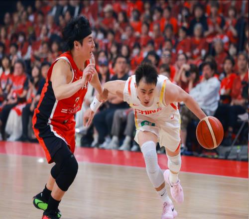 三分6中4,下半場獨砍14分正負值+10!球迷真摯道歉:哥,我錯了