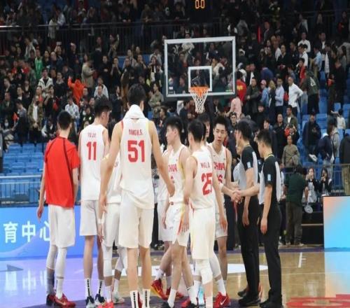 0+0+0+0+0！中國男籃險勝日本，一人最失意，下半場直接被棄用了