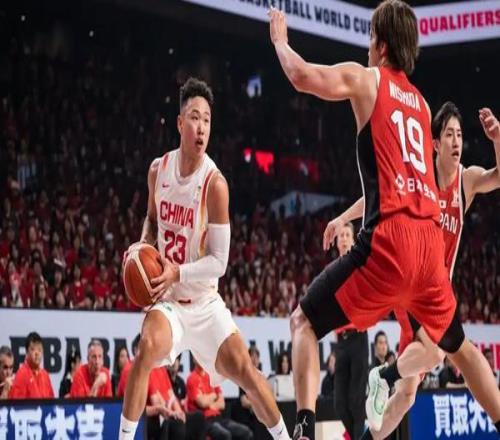 中國(guó)男籃逆轉(zhuǎn)戰(zhàn)勝日本，廖三寧成變陣奇兵，賀希寧吹響反擊號(hào)角