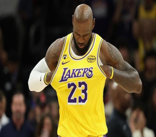 空籃不中+讓湖人8秒4防5!美媒批41歲詹皇該退役:為數據而非勝利