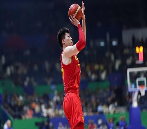 下次別招他了！下半場(chǎng)張鎮(zhèn)麟被冷藏后，中國(guó)隊(duì)立刻扭轉(zhuǎn)了局面