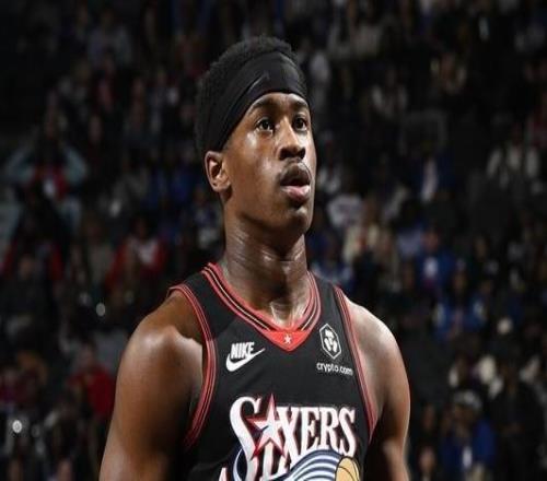 埃奇庫姆:媒體報道得好像恩比德不想打球似的他可是在帶傷上陣