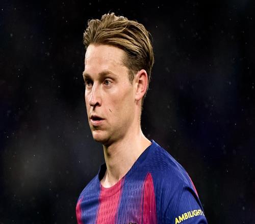 每體:德容訓練中拉傷預計缺陣34周,巴薩在等檢查結果