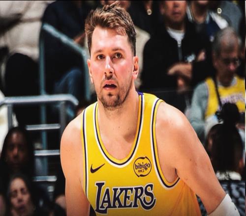 布克和狄龍缺陣奧尼爾3分準(zhǔn)絕殺湖人送對手3連敗東契奇空砍41分