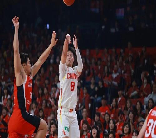 5打8中國男籃15分逆轉日本，這吹罰不要太離譜！