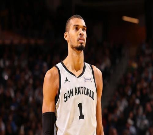 文班12+8+5落選秀6記三分,波特兩雙難救主,馬刺破網豪取11連勝