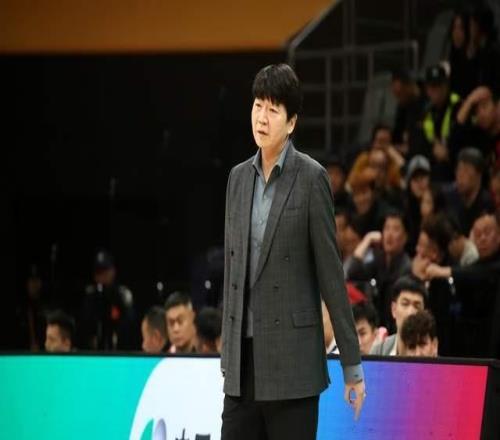 好消息！山東男籃新外援終于要來了，邱彪給出時間表，這下放心了