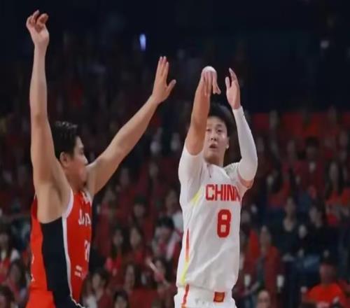 男籃15分逆轉(zhuǎn)日本，6人表現(xiàn)優(yōu)秀，4人合格，1人不及格