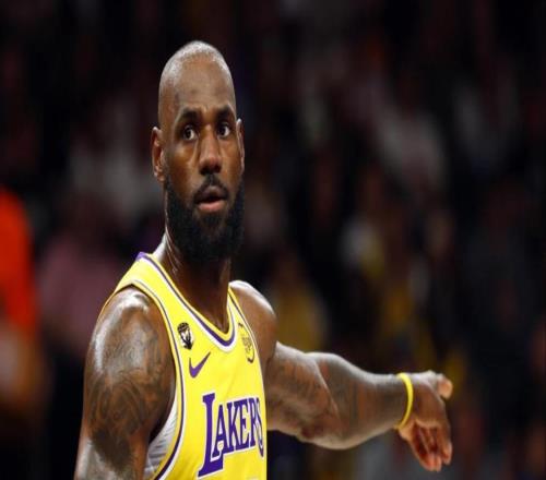 詹姆斯連續(xù)兩場進關(guān)鍵球！無奈湖人防守拉胯、連??！