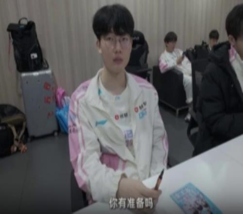 BLG發布線下活動花絮:應援特派員Viper努力營業的第一視角