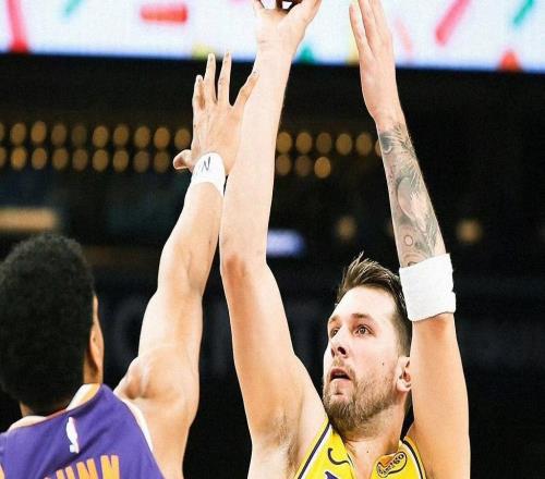 3連??！湖人遭絕殺！東契奇轟41+8+8，詹姆斯里程碑，里夫斯14分