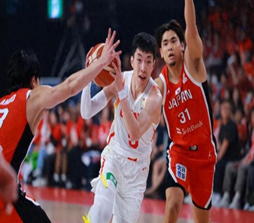 中國隊逆轉(zhuǎn)次日，“日本主場哨”登熱搜，外國球迷質(zhì)疑裁判