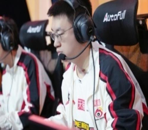 春天結束了Xiaohu狀態(tài)低迷幽默吃箭難堪大用三局戰(zhàn)績7117！