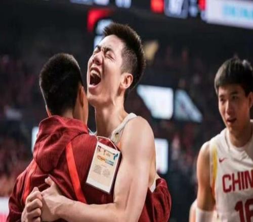 中國男籃拒絕爆冷！郭士強(qiáng)沖擊2連勝，張鎮(zhèn)麟或被棄用，央視直播