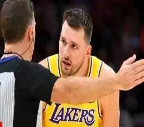 0.9秒絕殺湖人！雙40的阿杜，一切從小號被爆開始！