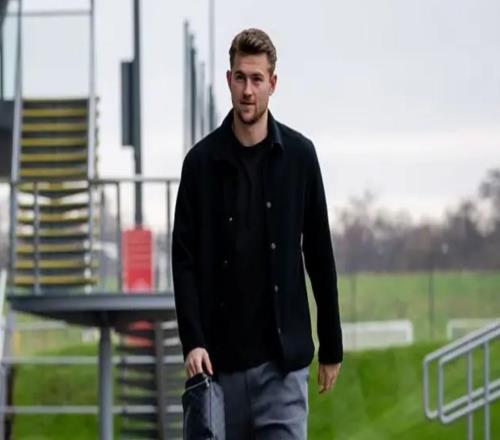 名記：12月初阿莫林曾說德利赫特能復出，他的背傷很復雜