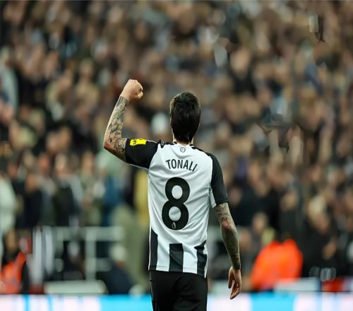 曼聯(lián)夏窗中場補(bǔ)強(qiáng)計(jì)劃：三大目標(biāo)遇阻，托納利成務(wù)實(shí)備選