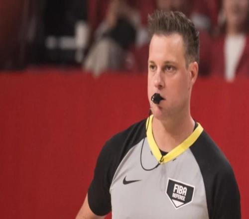 日本主場是真惡心！趙睿犯滿就算了，末節(jié)最后時刻連出黑哨！