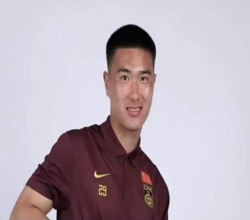 申花簽18歲留洋后衛(wèi)，拉唐狀態(tài)火熱遼寧簽混血新星劉國寶去海牛