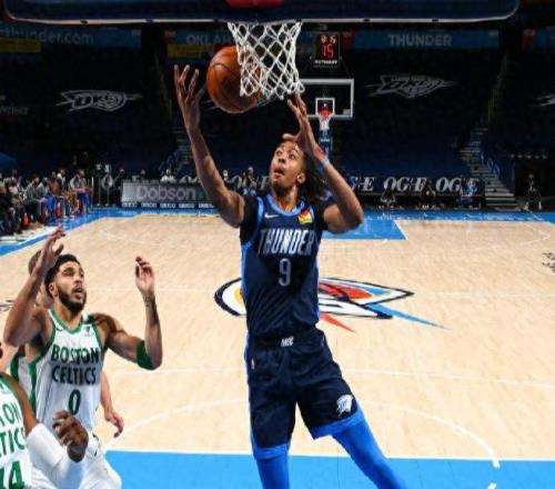 廣東宏遠(yuǎn)新外援身高2米18的NBA落選秀，單場(chǎng)21分23籃板