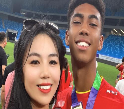 張洪福母親感謝恒大足校:樹高千尺不忘根,人行千里莫忘本