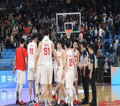 中國(guó)男籃險(xiǎn)勝日本，一人最失意，下半場(chǎng)直接被棄用了