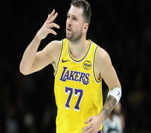 爆冷，湖人不敵太陽，賽后數(shù)據(jù)一覽，東契奇盡力，雙核掉鏈子