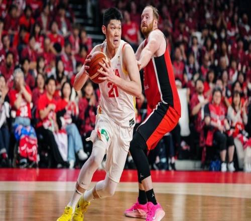 這一夜，李弘權(quán)哭了，多少中國男籃的球迷也哭了