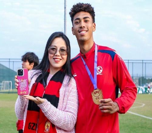 零元購已有3家中超球隊向恒大足校花錢買人，球迷：就剩海港了