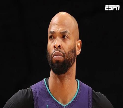 主教練鎮不住的更衣室，四旬老漢來試試