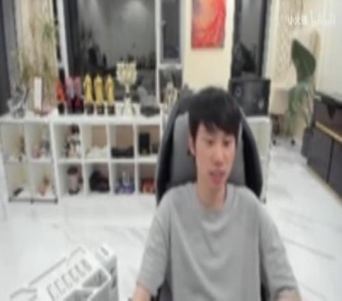 多少Doinb：自己最火的那幾年幫周邊的朋友賺的錢超過1000個！