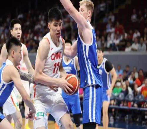 10093！中國男籃又大逆轉(zhuǎn)，央視解說員點(diǎn)名表揚(yáng)4人，成贏球功臣