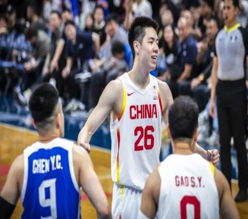 怒撕藍領前鋒標簽！關鍵戰狂砍19分，你才是中國男籃獲勝頭號功臣