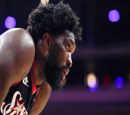 壞消息,76人隊中鋒喬爾恩比德因腹斜肌拉傷將缺席多場比賽