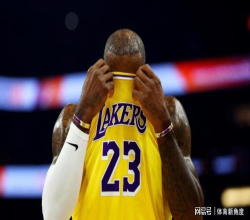 32+5+8，杜蘭特?zé)o緣今日最佳，抱歉，因?yàn)槟阌龅?00%的詹姆斯