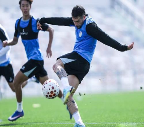 姆布拉高級貨!斯坦丘真喂餅,大連又多了個吐餅的!客戰申花要涼