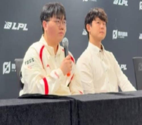 JiaQi：我覺得打WBG也沒什么特別的想對fengyue說一起加油吧！