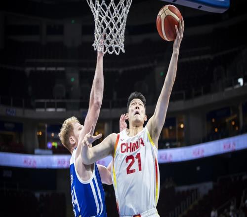 定海神針，胡金秋高效取15分6板，最后階段搶到關(guān)鍵前場(chǎng)籃板