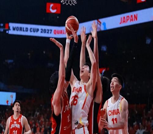 聯賽場均4.8分，世預賽兩戰轟25分13板，球迷盛贊：國產第一3D