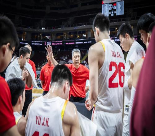 記者：賽后籃協(xié)主席、郭士強(qiáng)和趙睿都哭了，大家壓力確實(shí)很大