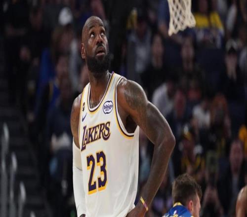 詹姆斯霸氣表態：我不怕打鐵！我總相信我下一個三分球會進！