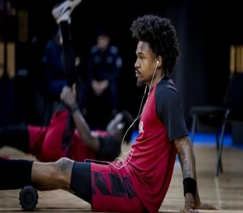 記者：上海和古德溫保持聯系，后者正在卡塔爾等待航班恢復