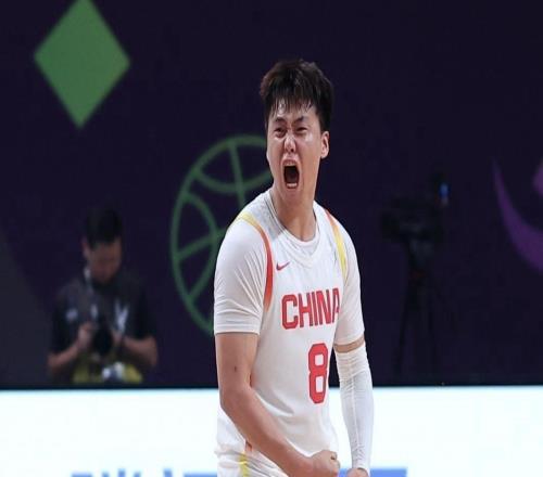 怒批趙睿破壞民族團結后，新疆官媒明著夸胡金秋疑暗諷男籃隊長