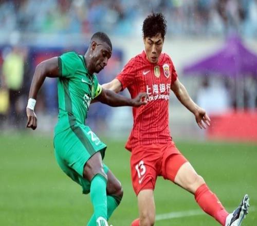 中國(guó)職業(yè)足球開(kāi)年大戲在南京舉行，北京國(guó)安斬獲超級(jí)杯冠軍