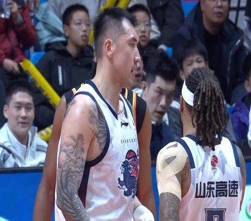 大魚來了!山東男籃新小外援曝光,奧拉迪波成第一人選