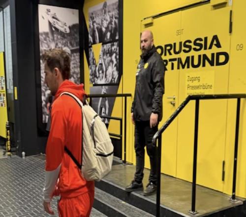 在德國國家德比中僅出場三分鐘，格雷茨卡賽后情緒低落